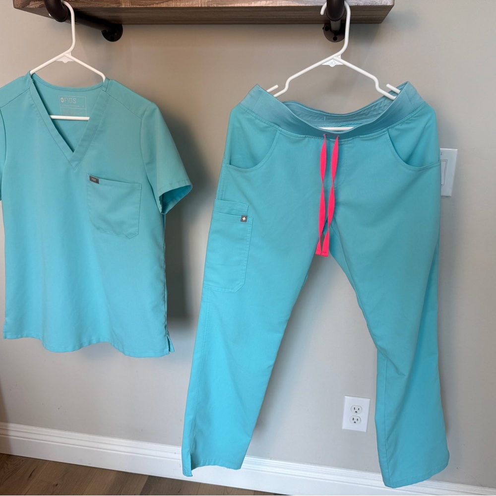 Limited Edition FIGS Neon Blue Livingston Scrub Top and Cargo Bottoms - Small